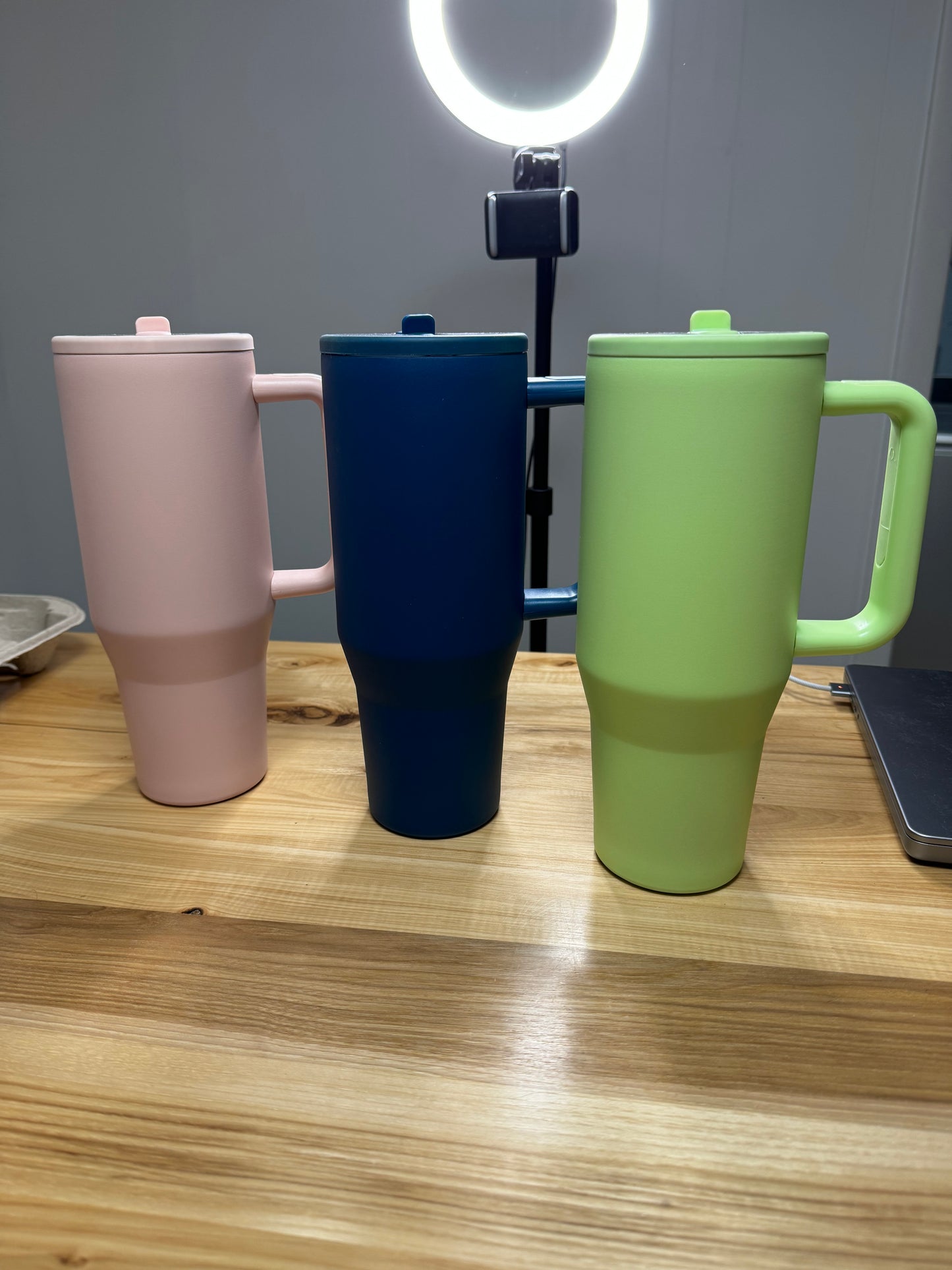 READ DESCRIPTION (40 OZ FLIP TOP)