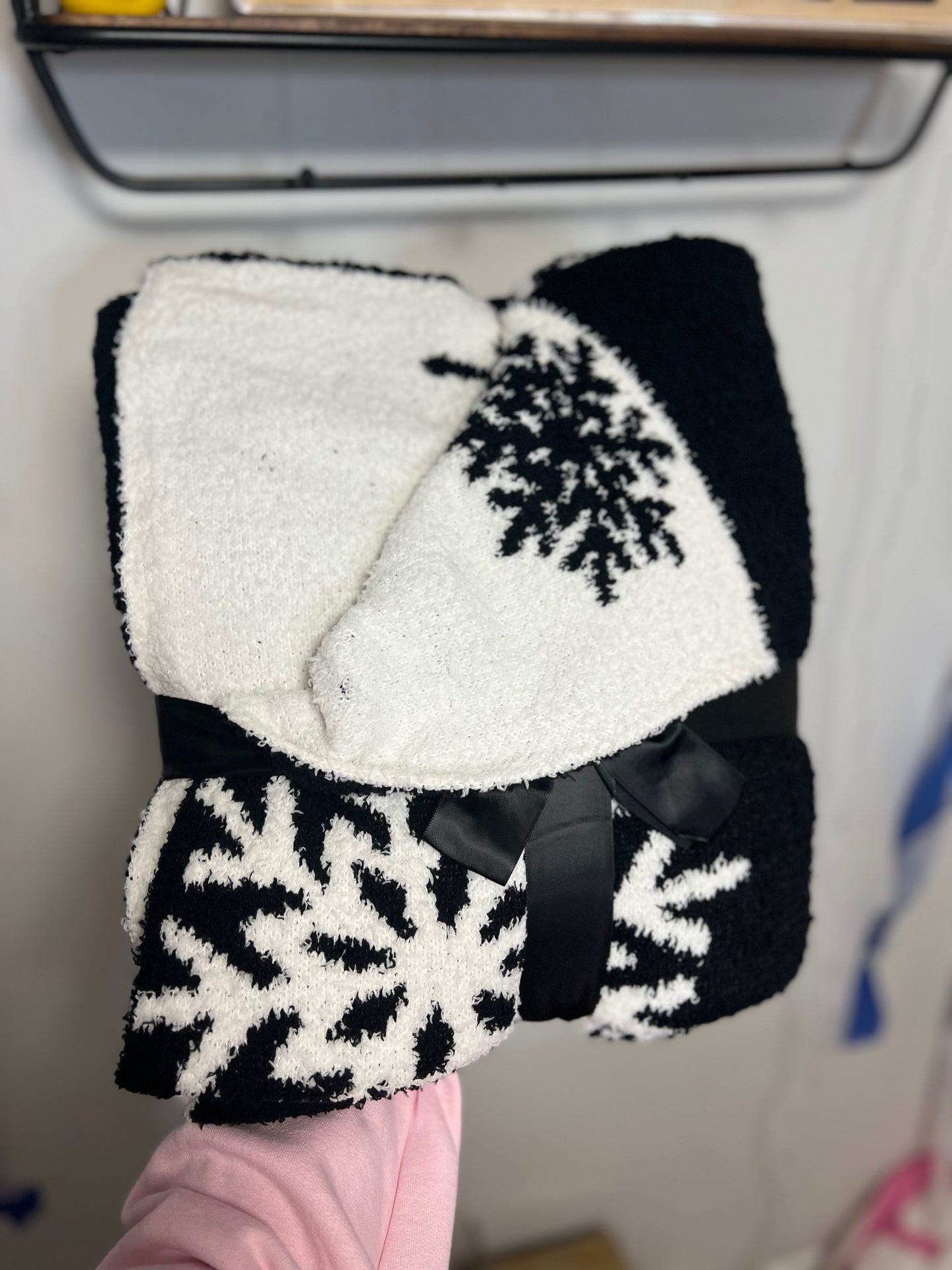 SNOWFLAKE BLANKET - BLACK